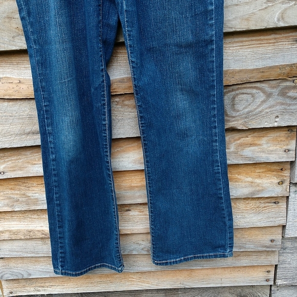 Levi's 512 Perfectly Slimming Mid Rise Bootcut Size 6 Long - Picture 2 of 11